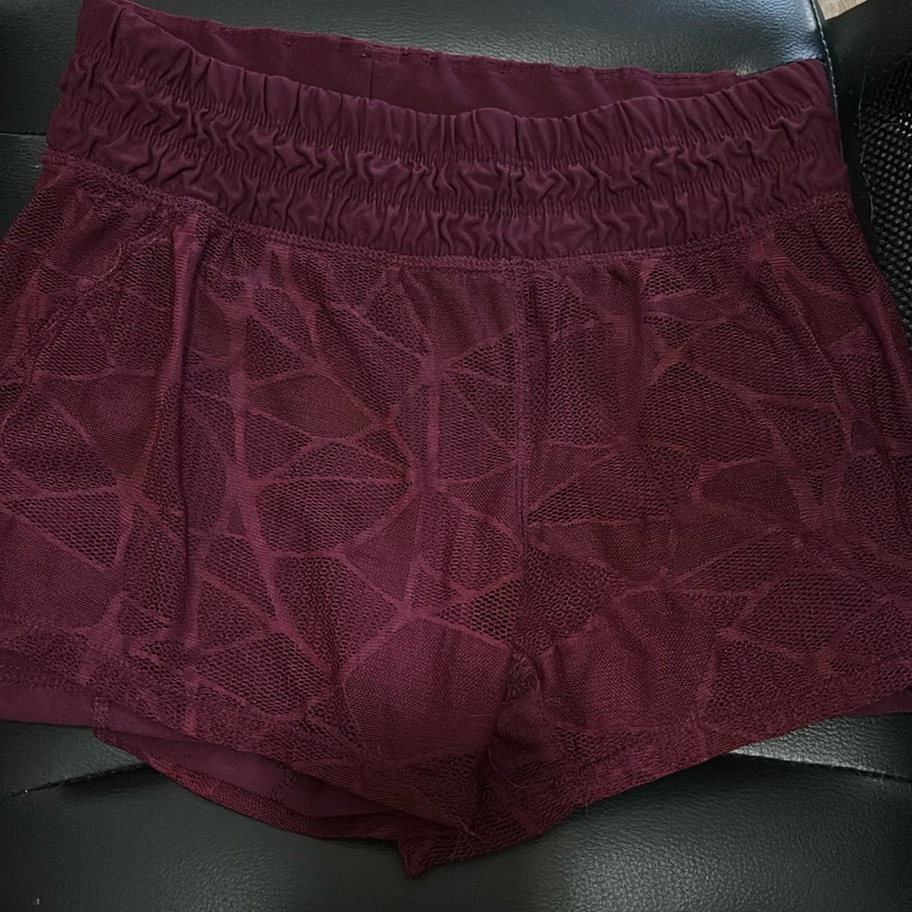 Lacy short maroon